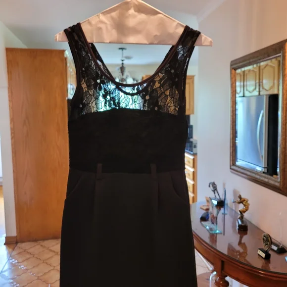 Dresses - Picture 2 of 5